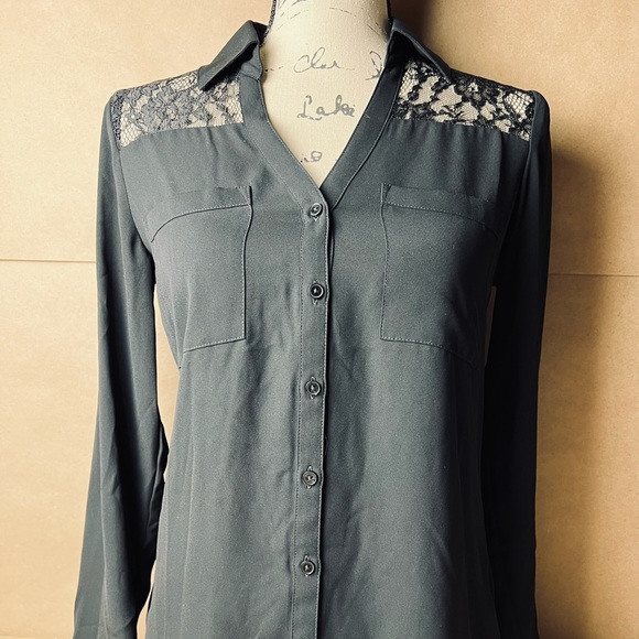 🛍Pre-Loved Express button up with Lacy shoulder area - Picture 3 of 14